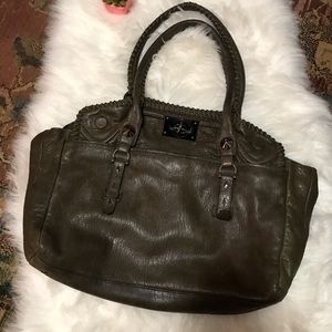 B e & D purse